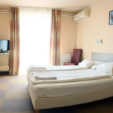 ホテル Monopoly Balatonalmádi